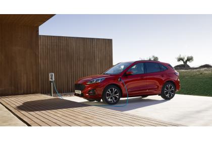 Ford Kuga PHEV: 225 ίπποι με κατανάλωση από 1,4lt/100km